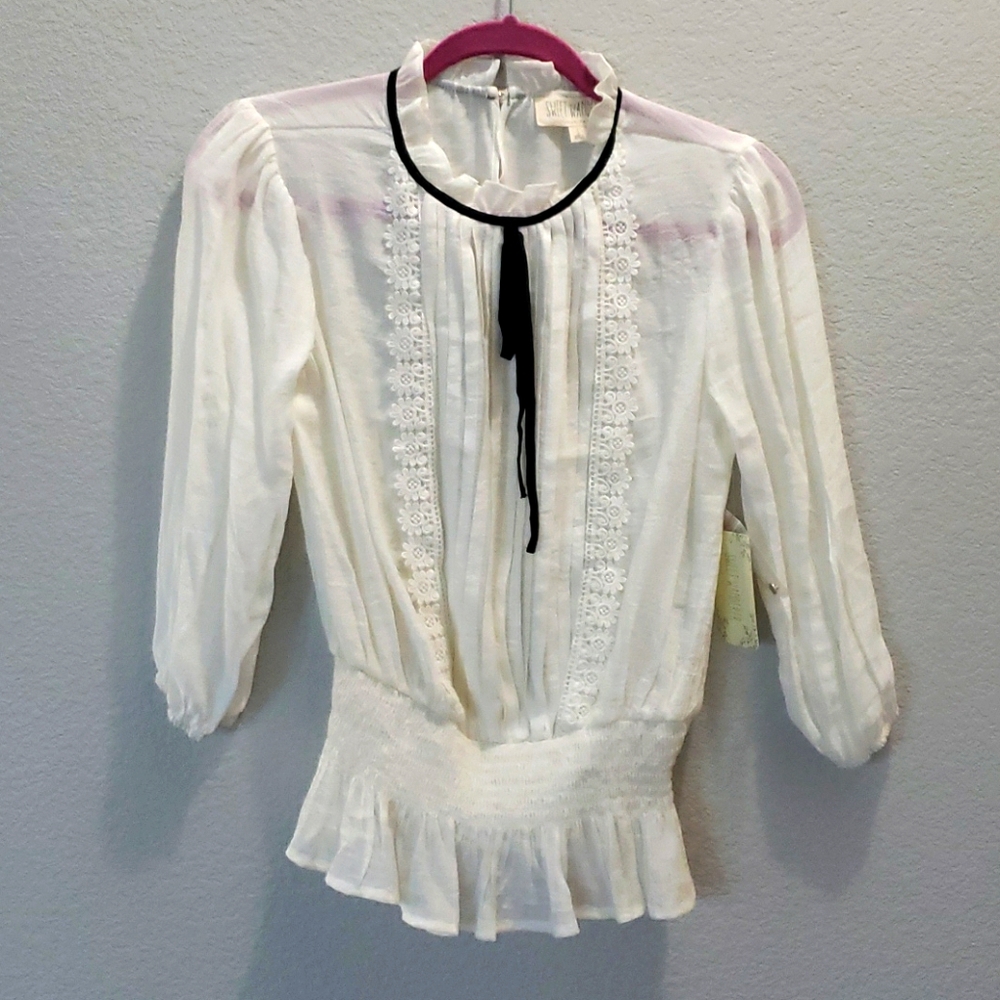 Sweet Wanderer white blouse
